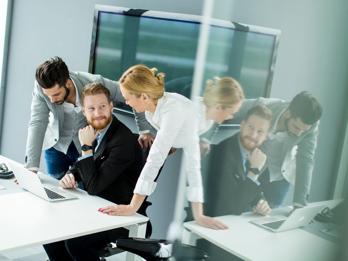 Zespół skills rocket podczas pracy z klientami 